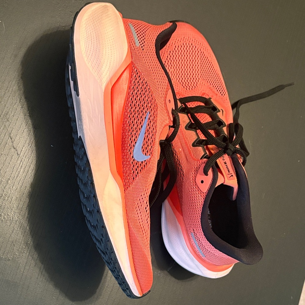 Nike Coral and Lavender Women's Running Sneakers - Size 8 (Big Kids 6.5) - Picture 3 of 6